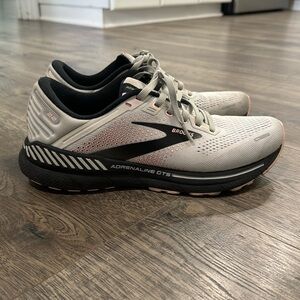 Brooks Adrenaline size 9.5